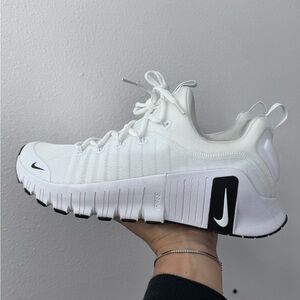 Nike Metcon 6 White and Black Athletic Shoes